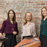 Zeitgeloest-vor-Wand©ElisabethPfahlerScharf-scaled